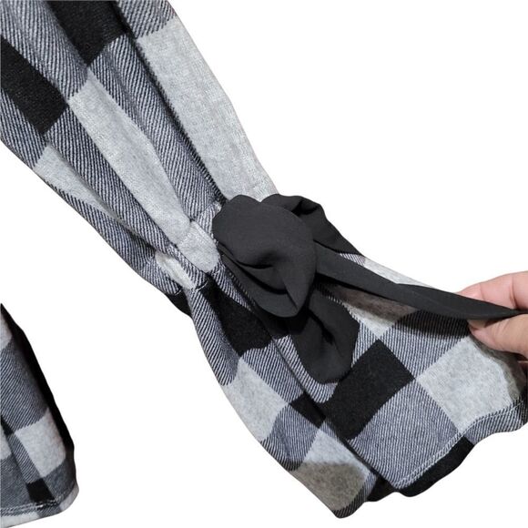 Black white Buffalo plaid with bow sleeve - Picture 2 of 2